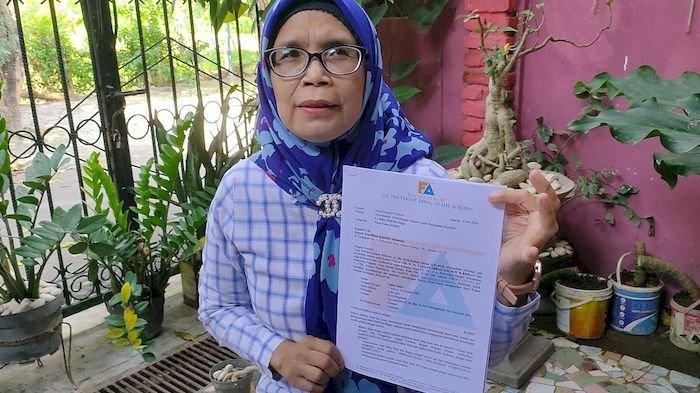 Salah satu kuasa hukum Saka Tatal, Titin Prialianti menunjukkan surat yang telah dilayangkan pihaknya kepada salah satu institusi, yakni Kapolri untuk melakukan pengawasan di sidang PK Saka Tatal, pekan depan.