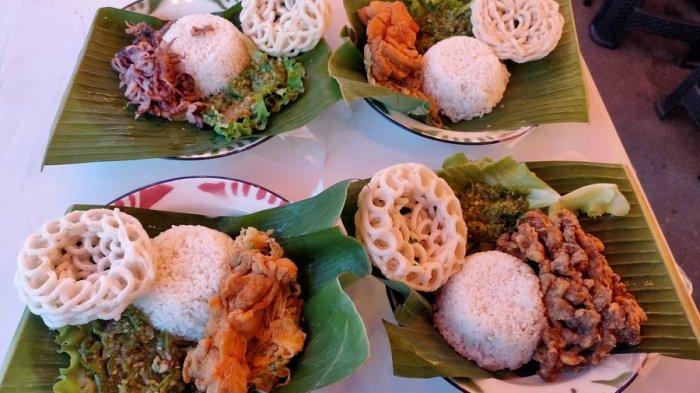 Si Mercon, kuliner pedas dengan konsep tenda yang unik di halaman parkir Mall GTC Kota Cirebon, Kamis (29/2/2024).