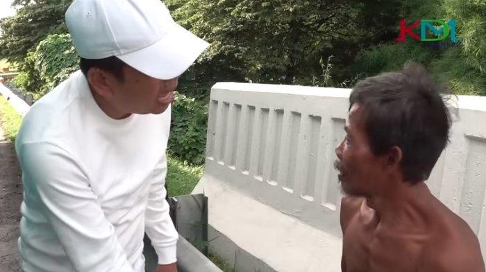 Sopir truk Pujiono saat bertemu dengan anggota DPR RI, Dedi Mulyadi.