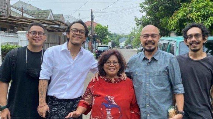 Sosok Marlo merupakan anak ketiga dari jurnalis sekaligus presenter kondang, Andy F. Noya.