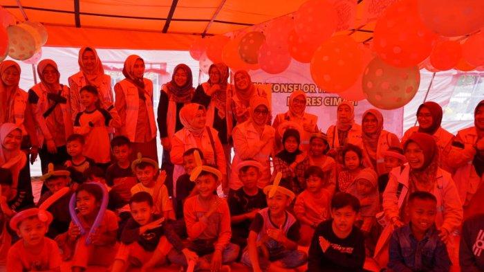 PLN Unit Induk Distribusi Jawa Barat gerak cepat melakukan pengamanan ketenagalistrikan dan memberikan bantuan kepada korban terdampak bencana tanah longsor di Cipongkor, Kabupaten Bandung Barat.