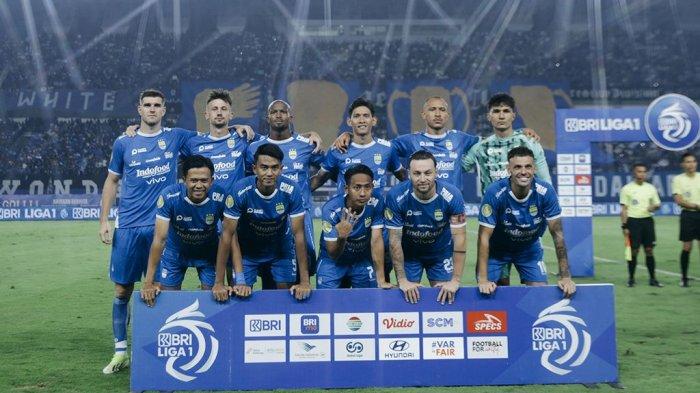 Starter PERSIB saat menghadapi Barito Putera pada pertandingan pekan ke-32 Liga 1 2024/25 di Stadion Gelora Bandung Lautan Api, Jumat, 9 Mei 2025.
