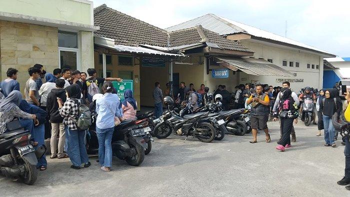 Suasana di RSUD dr Soekardjo Tasikmalaya pada Minggu (9/6/2024). Seorang mahasiswa bernama Raffha Al-Ayyubi Adhinegoro (20) meninggal dunia di Gunung Cakrabuana, Kecamatan Pagerageung, Kabupaten Tasikmalaya, Jawa Barat, pada Minggu (9/6/2024).
