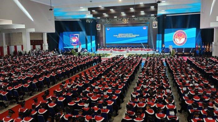 Suasana wisuda lulusan Institut Pemerintahan Dalam Negeri (IPDN) Angkatan XXX di Jatinangor, Kabupaten Sumedang, Jawa Barat, Selasa (25/7/2023).