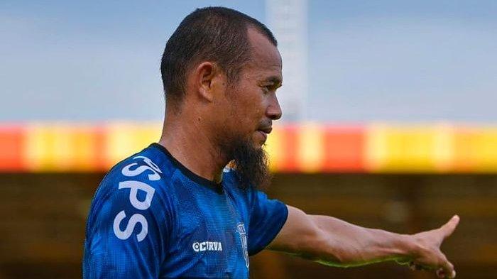 Supardi Nasir, mantan pemain Persib Bandung yang kini membela PSPS Riau.