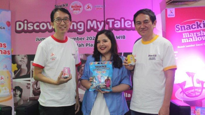 Kino Indonesia melalui brand Snackit Marshmallow dan Cap Kaki Tiga Anak menggelar acara Grand Final The Rising Kids 2023 Season 2 di Kota Bandung.