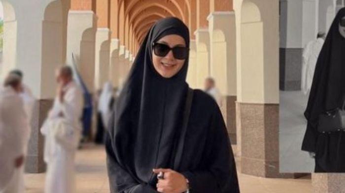 Unggahan Paula Verhoeven di tengah perceraian bersama suaminya, Baim Wong, menjadi sorotan.