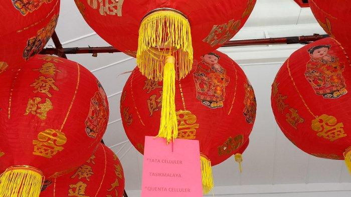 Vihara Avalokistesvara di Jalan Pemuda, Kota ILUSTRASI TRADISI CAP GO MEH 2025 -Tasikmalaya, mulai berbenah menyambut tahun baru Imlek 2023 Masehi. Setiap lampion tergantung nama pemiliknya yang berharap diberi kehidupan lebih baik dari tahun sebelumnya. --- Simak jadwal perayaan Cap Go Meh 2025 dan perbedaanya dengan Imlek.