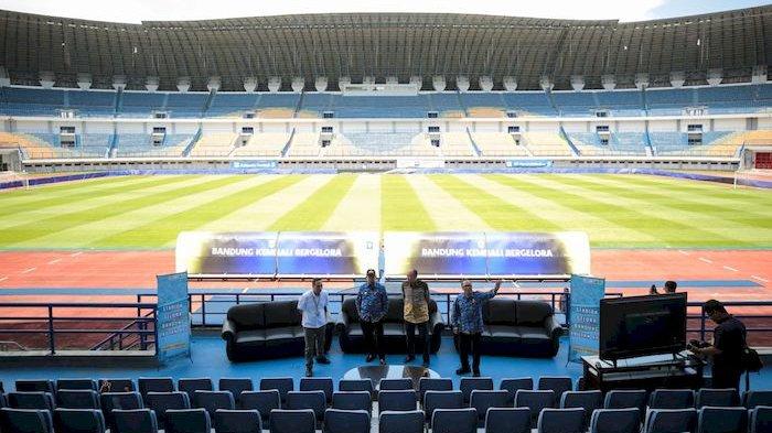 PERESMIAN STADION GBLA - Wali Kota Bandung Muhammad Farhan saat menghadiri peresmian Stadion Gelora Bandung Lautan Api (GBLA) bersama 16 stadion lainnya oleh Presiden Prabowo, Senin (17/3/2025).
