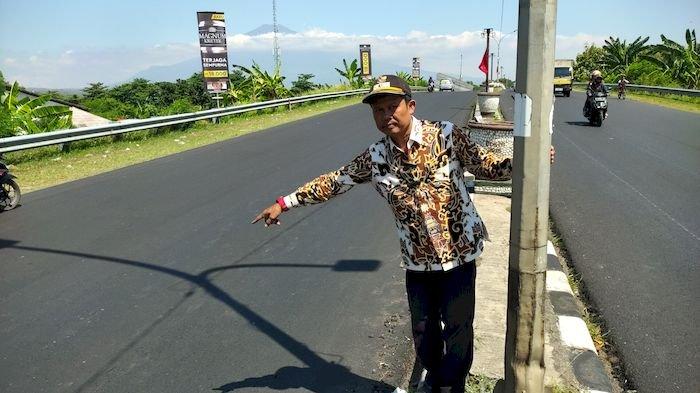 Warga Desa Kecomberan, Kecamatan Talun, Kabupaten Cirebon, Suroto (50) yang ikut melakukan evakuasi terhadap tubuh Vina dan Eki saat peristiwa pembunuhan terjadi di Jembatan Talun, Kabupaten Cirebon tahun 2016 lalu.