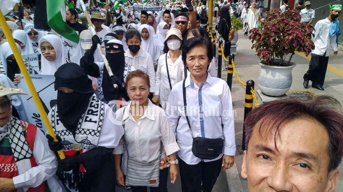 Majelis Agama Konghucu Indonesia (MAKIN) Tasikmalaya turun ke jalan menghadiri aksi Bela Palestina di Kota Tasikmalaya, Jumat (10/11/2023) siang.