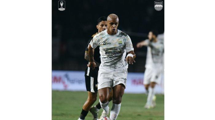 GOL PERDANA - Aksi William Marcilio di pertandingan Persib vs Dewa United di Piala Presiden 2025 di Stadion Si Jalak Harupat, Selasa 8 Juli 2025. William Marcilio mencetak gol perdana bagi Persib di laga ini.