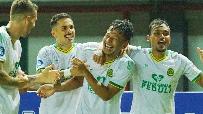 Yandi Sofyan (ketiga dari kiri) saat masih membela Persikabo 1973.