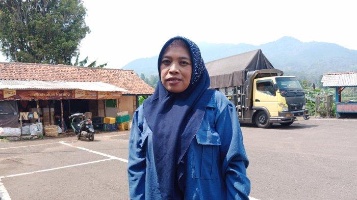 Yati Rumiyati (44), saat diwawancara TribunJabar.id, di Rancakalong, Sumedang, Selasa (19/12/2023).