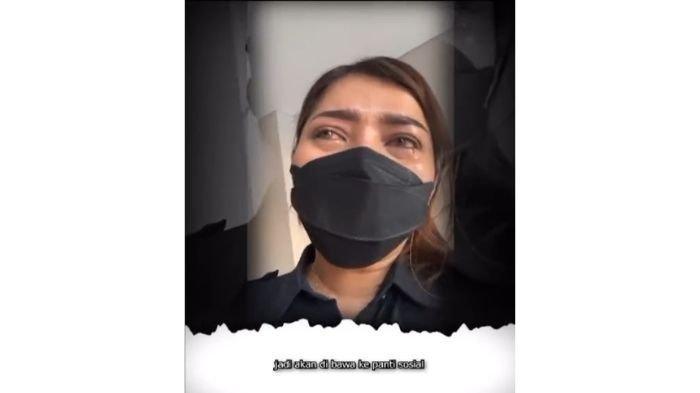 Momen YouTuber Pratiwi Noviyanthi menangis saat anak-anak asuhnya dijemput oleh Dinsos Kota Tangerang viral di media sosial.