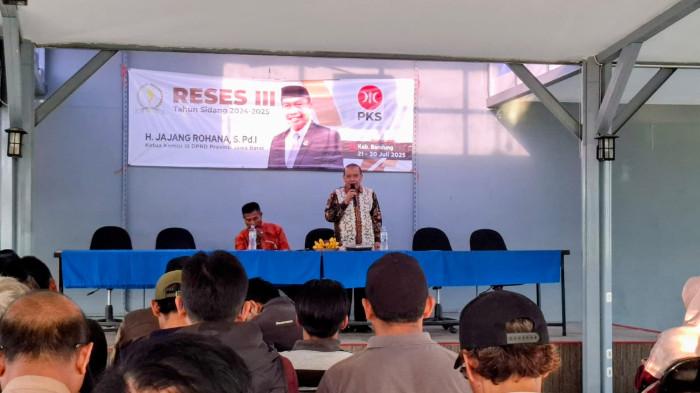 RESES - Ketua Komisi 3 DPRD Provinsi Jawa Barat, Jajang Rohana menggelar kegiatan reses di Kecamatan Kutawaringin, Kabupaten Bandung pada Sabtu (26/7/2025)