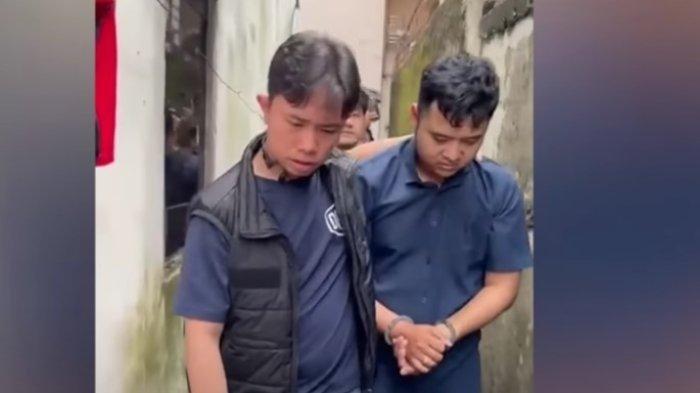 Ahmad Arif pelaku pembunuhan Rini Mariany (50) ternyata pengantin baru, yang nikah Maret dan akan gelar resepsi pernikahan 5 Mei 2024. Rini Mariany merupakan warga Kota Bandung yang dibunuh dan mayatnya ditemukan dalam koper di Bekasi, Kamis (25/4/2024).