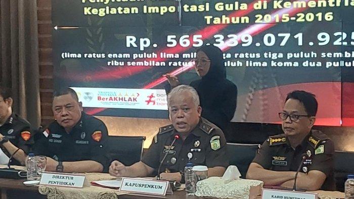 GELEDAH RUMAH - Penyidik Kejaksaan Agung (Kejagung) menggeledah rumah kediaman sultan minyak Mohammad Riza Chalid yang merupakan ayah dari tersangka kasus korupsi minyak mentah Pertamina Muhammad Kerry Andrianto Riza. Hal itu disampaikan Kepala Pusat Penerangan Hukum Kejagung Harli Siregar di Kejagung, Jakarta Selatan, Selasa (25/2/2025). (Tribunnews.com/Reynas Abdila)