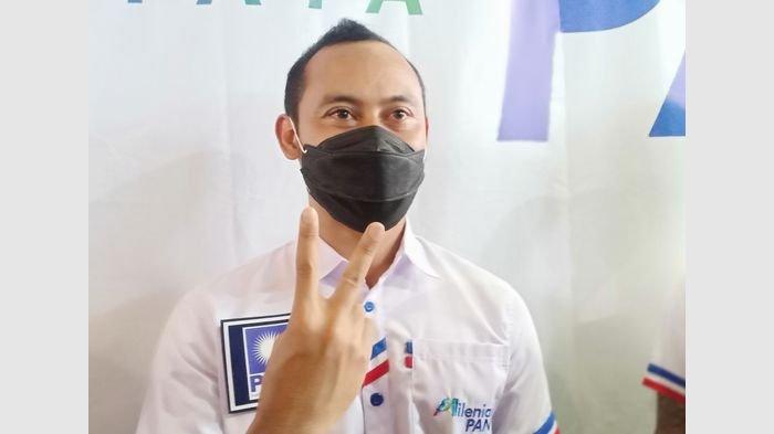 Mantan pemain Persib Bandung, yang kini jadi Cawabup Nomor Urut 2 Pilkada Kabupaten Bandung, Atep, dinobatkan menjadi kapten kaukus milenial PAN, Jumat (13/11/2020).
