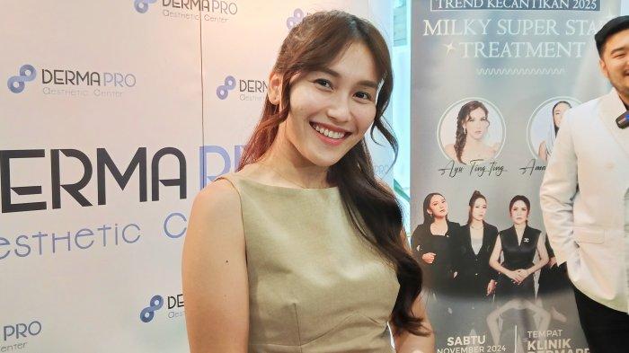 Ayu Ting Ting ketika ditemui di kawasan Tanjung Duren, Jakarta Barat, Sabtu (16/11/2024).