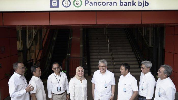 bank bjb kembali meningkatkan kolaborasi dengan PT Kereta Api Indonesia (Persero) yang juga merupakan Badan Usaha Milik Negara (BUMN), sebagai operator LRT Jabodebek melalui program penamaan stasiun atau Naming Rights, untuk stasiun di kawasan Pancoran yang ditandai dengan peresmian stasiun LRT Jabodebek Pancoran menjadi stasiun LRT Jabodebek Pancoran bank bjb oleh Direktur Utama bank bjb, Yuddy Renaldi dan Direktur Utama KAI, Didiek Hartantyo serta turut hadir menyaksikan Kepala Biro Perekonomian Sekretariat Daerah Provinsi Jawa Barat Yuke Mauliani Septinan mewakili Penjabat (Pj.) Gubernur Jawa Barat (25/7).