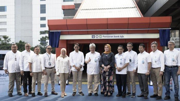 bank bjb kembali meningkatkan kolaborasi dengan PT Kereta Api Indonesia (Persero) yang juga merupakan Badan Usaha Milik Negara (BUMN), sebagai operator LRT Jabodebek melalui program penamaan stasiun atau Naming Rights, untuk stasiun di kawasan Pancoran yang ditandai dengan peresmian stasiun LRT Jabodebek Pancoran menjadi stasiun LRT Jabodebek Pancoran bank bjb oleh Direktur Utama bank bjb, Yuddy Renaldi dan Direktur Utama KAI, Didiek Hartantyo serta turut hadir menyaksikan Kepala Biro Perekonomian Sekretariat Daerah Provinsi Jawa Barat Yuke Mauliani Septinan mewakili Penjabat (Pj.) Gubernur Jawa Barat (25/7).