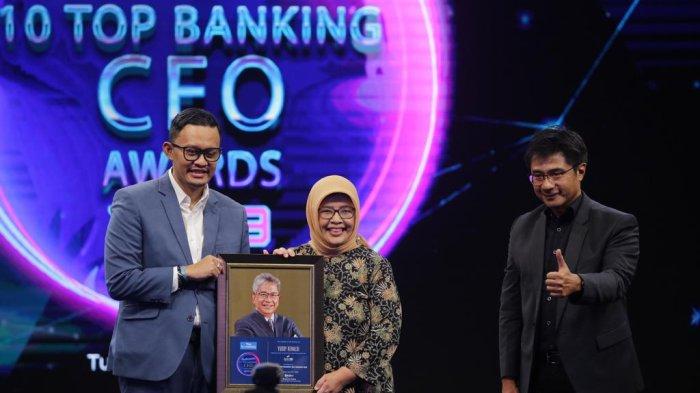 bank bjb meraih dua penghargaan Indonesia Innovation Awards 2023 Banking Industry Category dan Top Banking CEO 2023 Category, dari The Iconomics