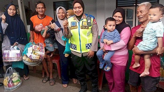 Kapolres Subang AKBP Sumarni menyalurkan bantuan makanan bergizi kepada anak stunting di kelurahan pasirkareumbi, Subang, Senin (26/6/2023)