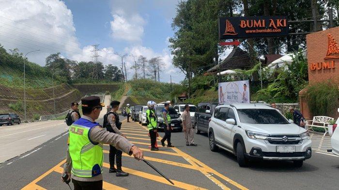 Situasi arus balik di kawasan Puncak, Cianjur Sabtu (13/4/2024).
