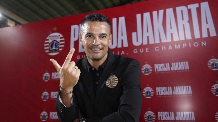 Pelatih baru Persija Jakarta, Caros Pena.