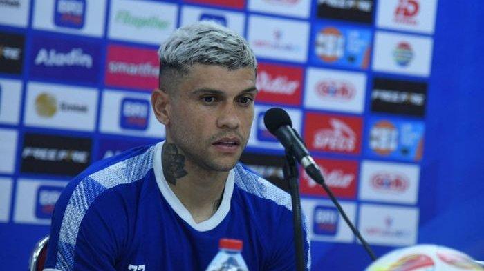 Ciro Alves tak mau terus memikirkan kekalahan Persib Bandung dari Persis Solo, dia memilih fokus pada laga lanjutan lawan Barito Putera, Minggu (13/8/2023).