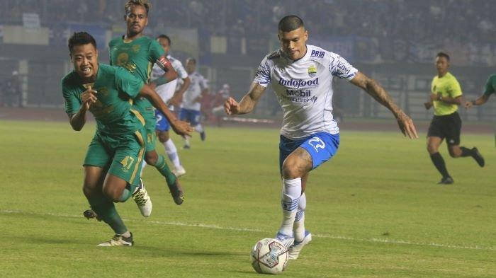 Ciro Alves beraksi di laga Persib Bandung melawan Persebaya Surabaya di Stadion GBLA, Jumat (17/6/2022) malam.