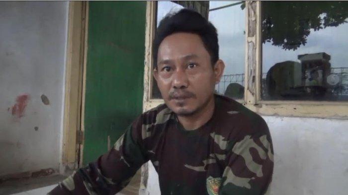 Didin (41) ayah kandung M Ridwan (20), Muhamad Riswandi (17) sekaligus mantan suami Ai Maenunaj (40) yang tewas ditangan Wowon Cs dengan cara diracun, Selasa (3/10/2023).