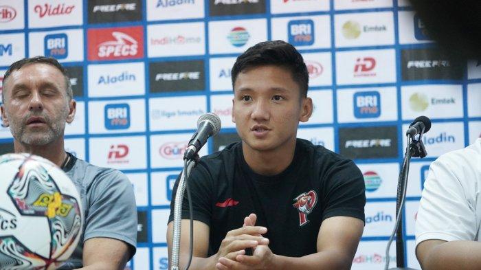 Gelandang Persija Jakarta Syahrian Abimanyu bakal bertemu ayahnya, Rasiman, yang merupakan asisten pelatih Persis Solo saat bertemu di Maguwoharjo, Kamis (19/1/2023).
