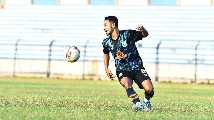 Gian Zola saat menjalani latihan bersama Persela Lamongan. (Instagram @gianzolanasrullohnugraha)