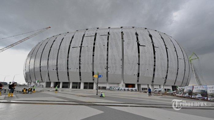 Gambar menunjukkan proyek pembangunan Jakarta International Stadium (JIS) di Jakarta Utara, Selasa (11/1/2021). AFP/ADEK BERRY