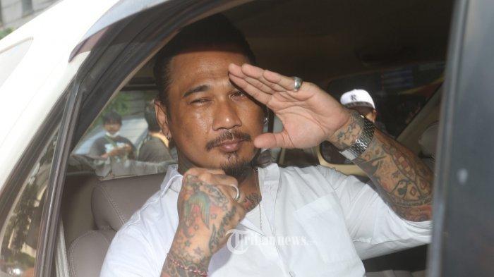 KASUS JERINX DAN ADAM DENI - Jerinx dan Adam Deni tidak menemukan titik temu dalam mediasi yang difasilitasi oleh Polda Metro Jaya, terkait kasus pengancaman, Sabtu (14/8/2021). Secara pribadi Adam Deni telah memaafkan Jerinx namun ia meminta agar proses hukumnya tetap berjalan. Hal ini terungkap dalam jumpa pers yang dipimpin oleh Kabid Humas Polda Metro Jaya, Kombes Yusri Yunus. (WARTA KOTA/WARTA KOTA/NUR ICHSAN)