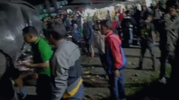 Bus Pariwisata mengalami kecelakaan maut di Lembah Sarimas, Ciater, Kabupaten Subang, Jawa Barat.