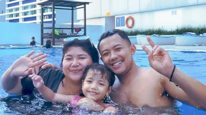 DE BRAGA BY ARTOTEL - kampanye terbaru “Stay & Strolling” yang dihadirkan oleh de Braga by ARTOTEL, hotel stylish bernuansa klasik yang berdiri di jantung Jalan Braga, kawasan ikonik yang menyimpan pesona Bandung heritage. Program ini dirancang bukan hanya untuk menciptakan pengalaman menginap yang menyenangkan dan edukatif bagi keluarga, tapi juga menghadirkan suasana seru yang anti bosan dan ramah lingkungan seolah tamu sedang berlibur di rumah kedua di tengah kota.