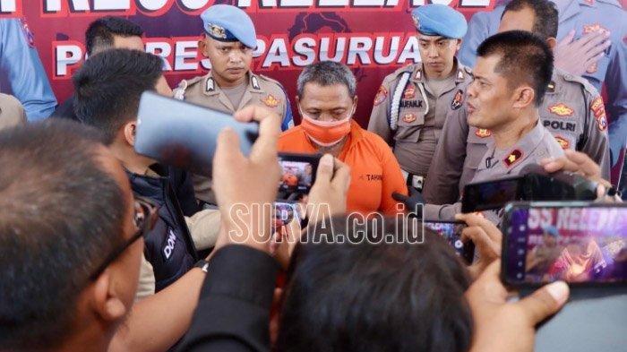 Tersangka Khoiri alias Satir (53), pembunuh menantu perempuan yang sedang hamil 7 bulan di Dusun Blimbing, Desa Parerejo, Kecamatan Purwodadi Kabupaten Pasuruan, Kamis (2/11/2023).