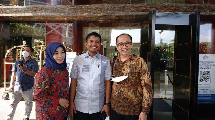 Komisoner KPU RI, Idham Holik (tengah) pastikan tahapan dan penyelenggaraan Pemilu