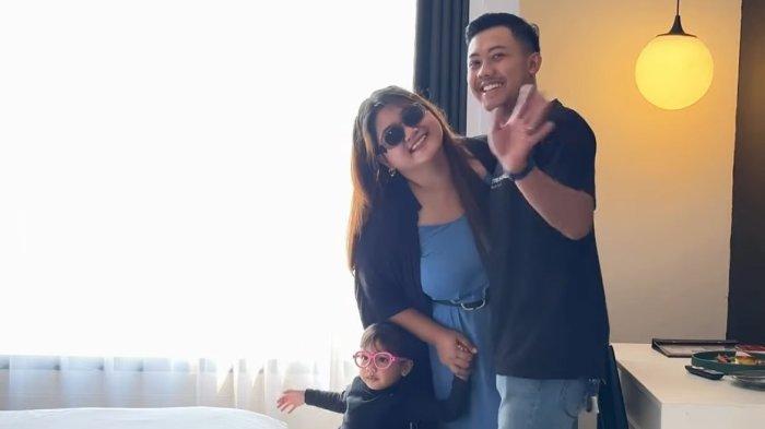 DE BRAGA BY ARTOTEL - kampanye terbaru “Stay & Strolling” yang dihadirkan oleh de Braga by ARTOTEL, hotel stylish bernuansa klasik yang berdiri di jantung Jalan Braga, kawasan ikonik yang menyimpan pesona Bandung heritage. Program ini dirancang bukan hanya untuk menciptakan pengalaman menginap yang menyenangkan dan edukatif bagi keluarga, tapi juga menghadirkan suasana seru yang anti bosan dan ramah lingkungan seolah tamu sedang berlibur di rumah kedua di tengah kota.