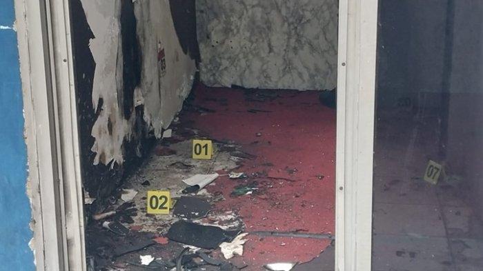 Pecahan bom molotov yang dilempar orang tak dikenal di Pos Polisi Letter U Gentong, Selasa (17/12/2024).