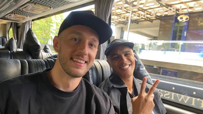 BERANGKAT KE THAILAND - Pemain Persib Bandung berangkat ke Thailand untuk menjalani training camp selama 10 hari, Kamis 17 Juli 2025.