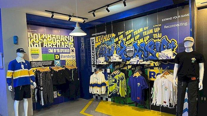 Suasana di pojok KolaboraSIB di Persib Store, Lantai 2 Graha PERSIB, Jalan Sulanjana No. 17, Bandung, Selasa (26/9/2023).