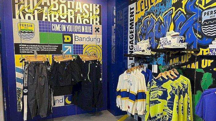 Suasana di pojok KolaboraSIB di Persib Store, Lantai 2 Graha PERSIB, Jalan Sulanjana No. 17, Bandung, Selasa (26/9/2023).