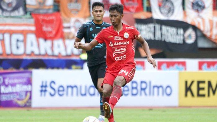 Resky Fandi tak tersentuh di lini tengah Persija Jakarta. Ia terus menjadi andalan pelatih Thomas Doll.