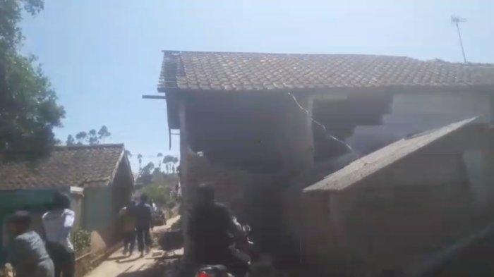rumah warga di wilayah Pangalengan terdampak gempa di Kabupaten Bandung
