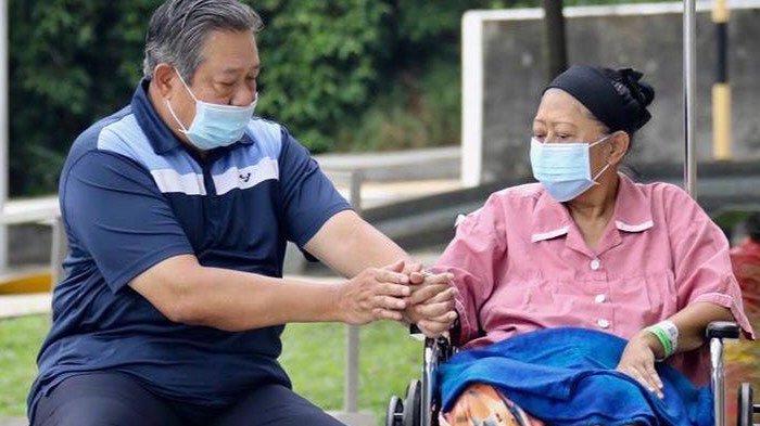 SBY dan Ani Yudhoyono genggaman tangan dan terlihat romantis