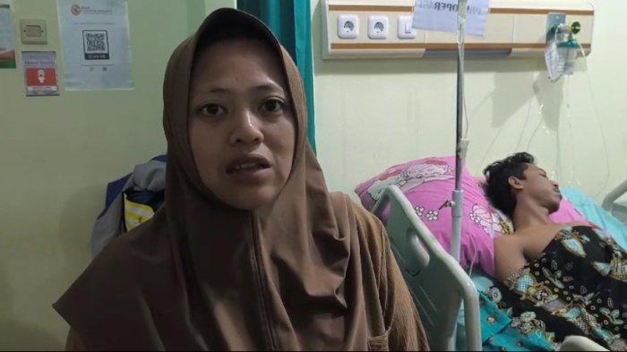 Cintya, kakak SH si pemakan paku dari Indramayu saat menunggui di RSUD Indramayu, Selasa (25/6/2024).